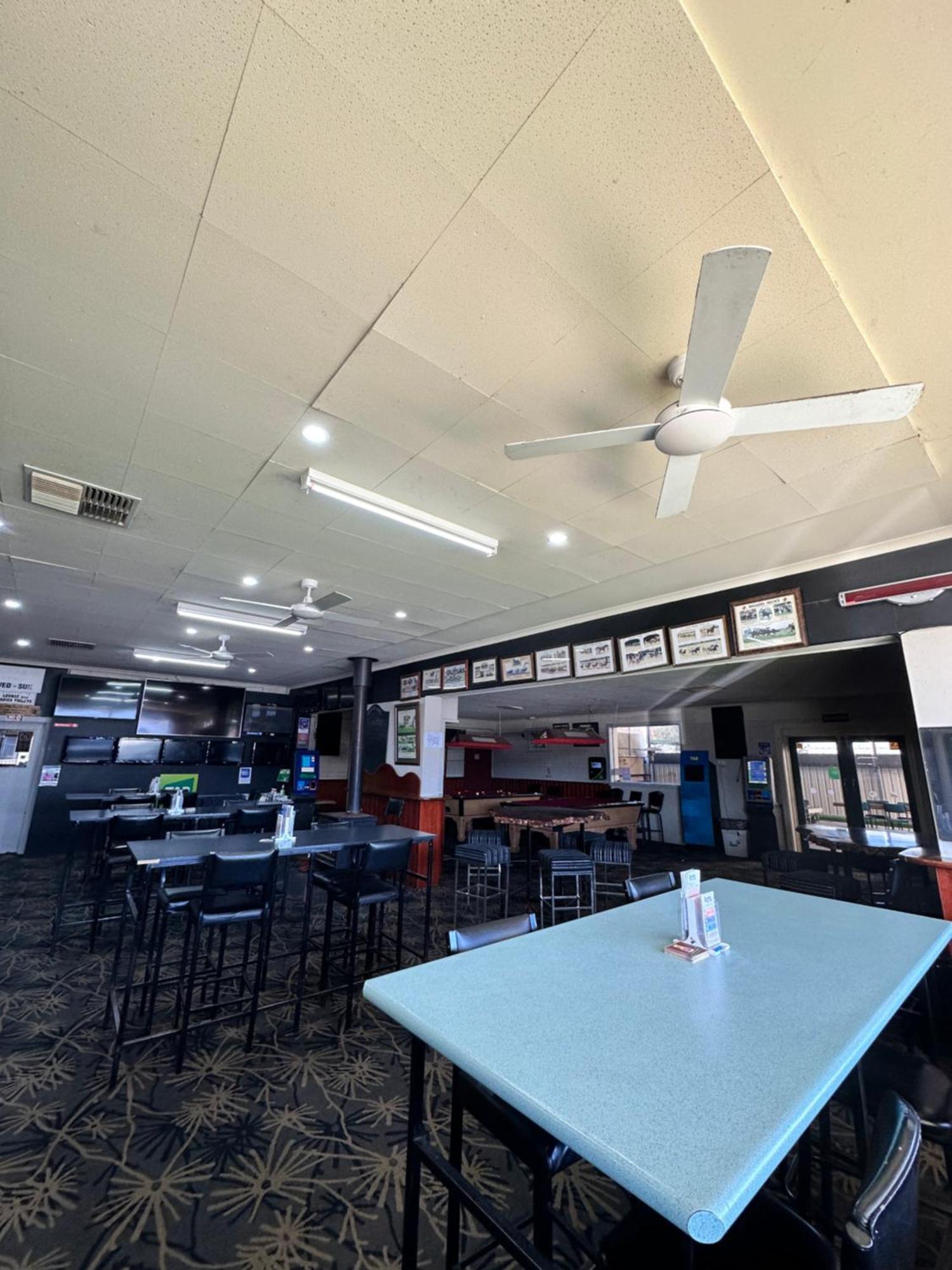 The Shamrock Hotel Balranald Exterior photo