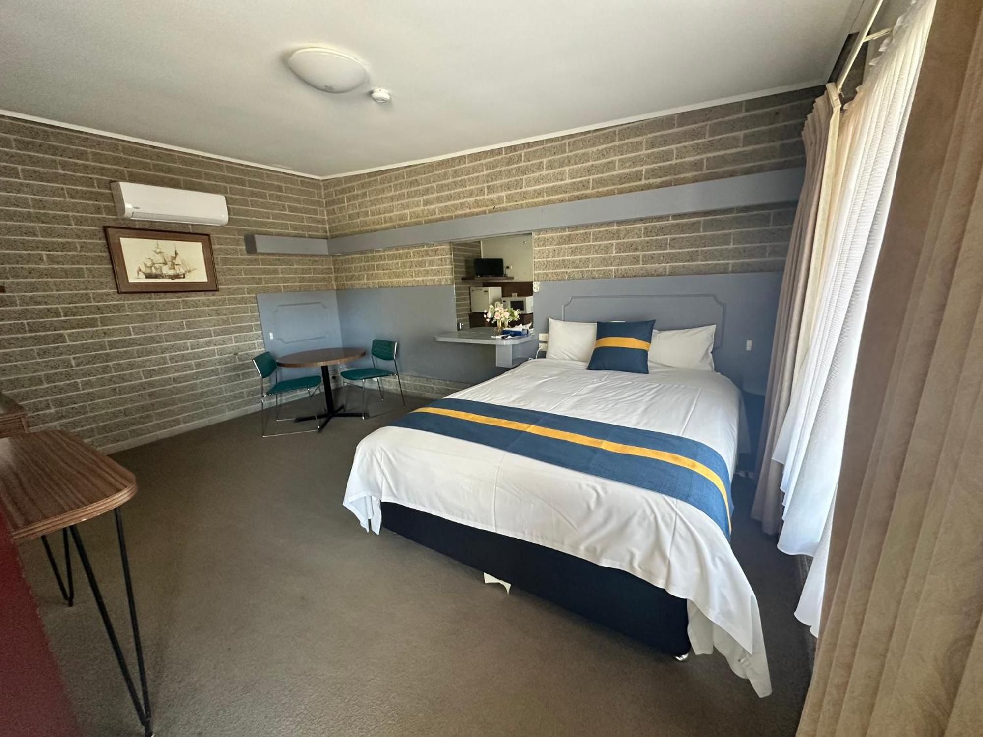 The Shamrock Hotel Balranald Exterior photo