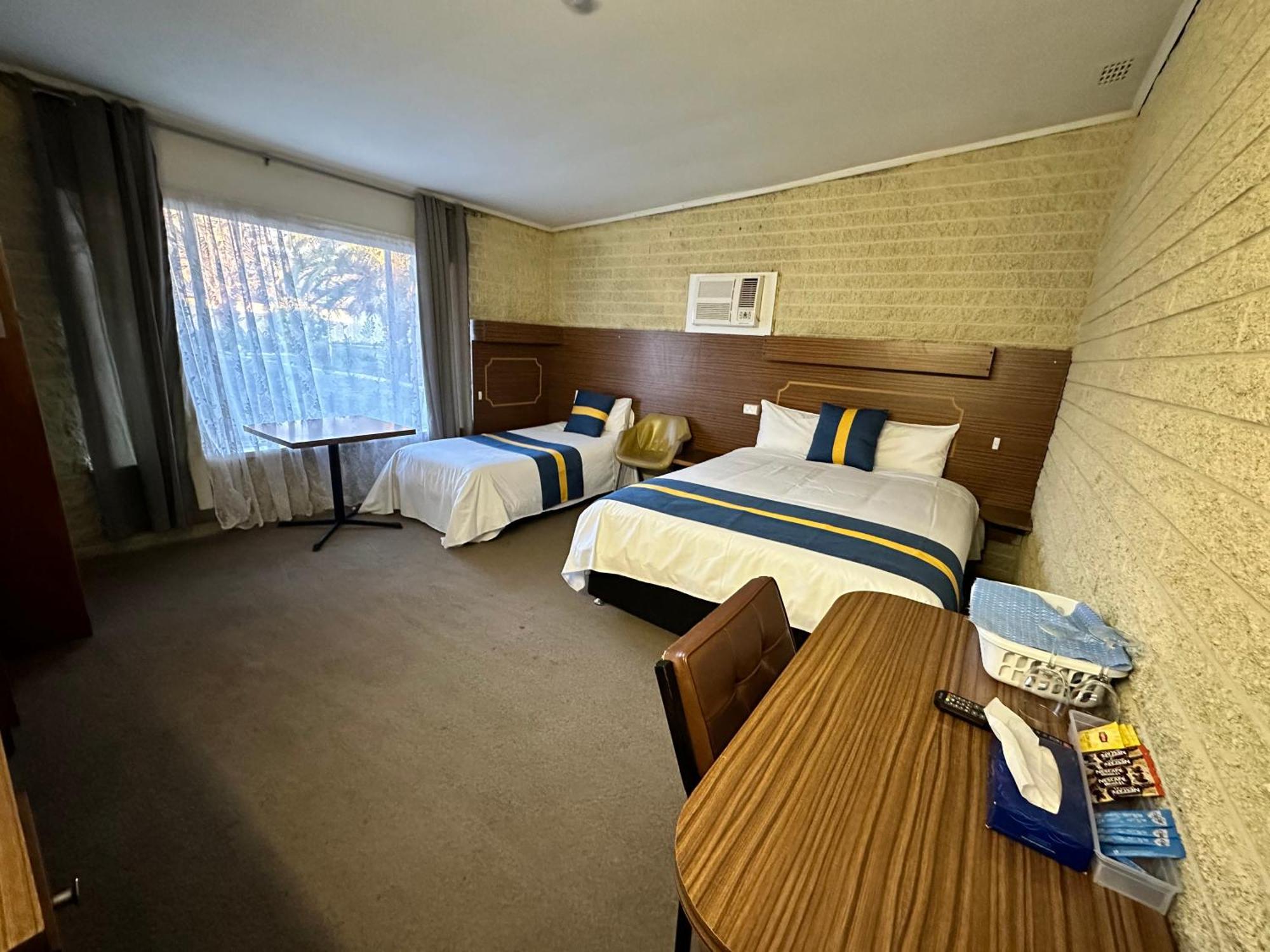 The Shamrock Hotel Balranald Exterior photo